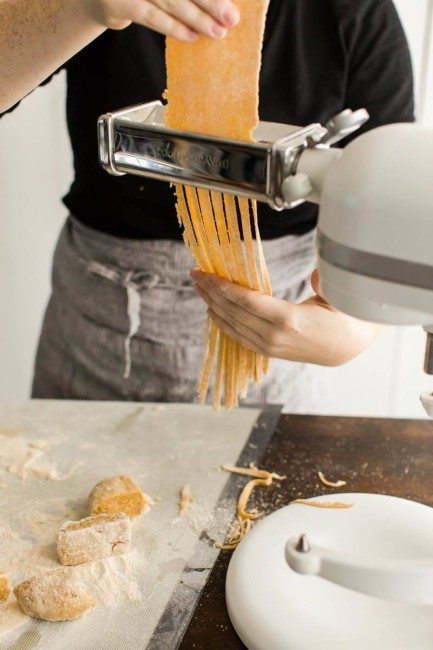 Cutting fettuccine Noodles