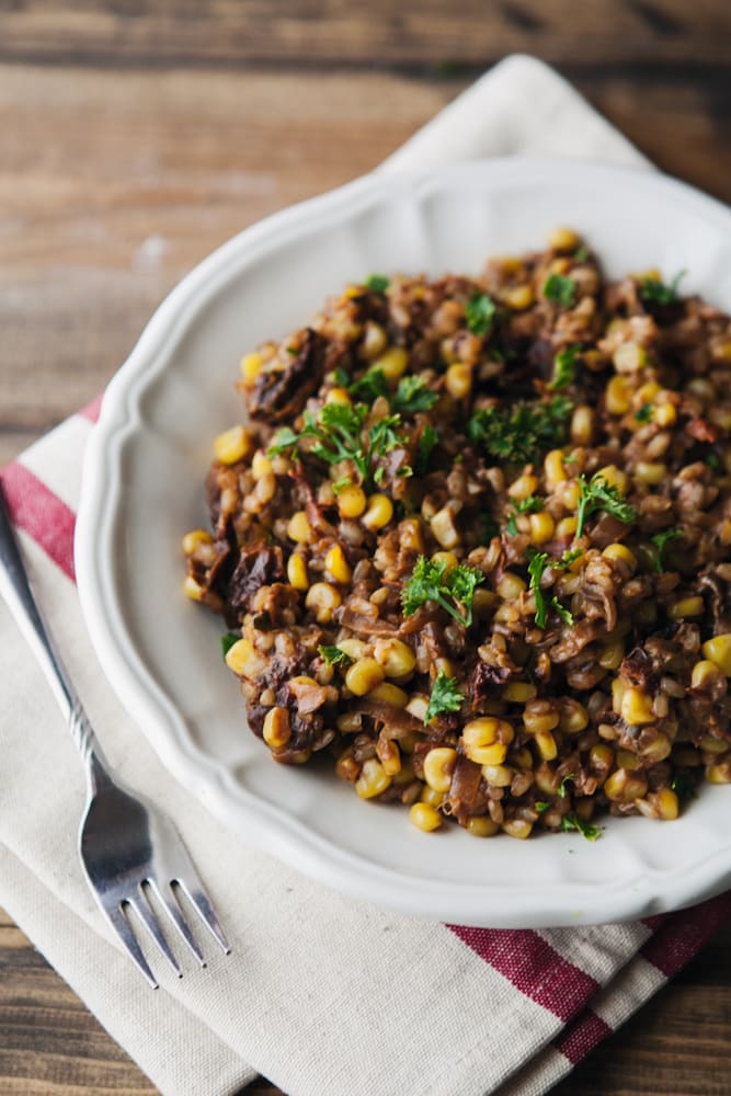 Sun-Dried Tomato and Sweet Corn Farro Risotto | http://naturallyella.com