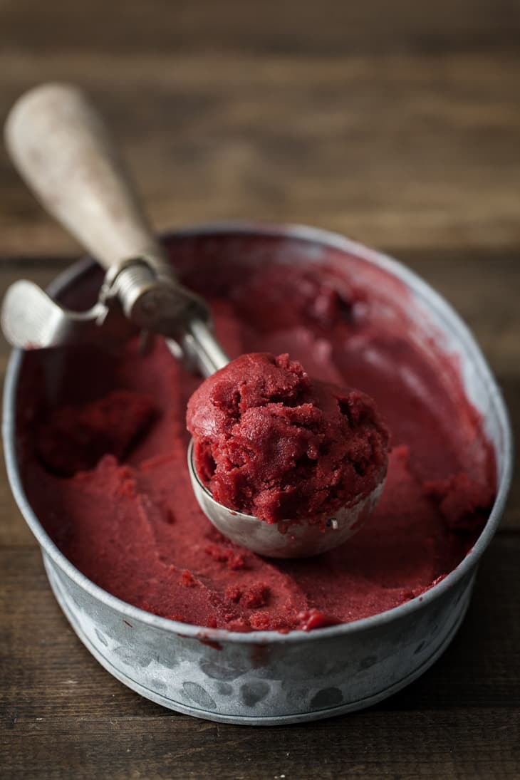 Fruity raspberry sorbet recipe - make ice cream yourself