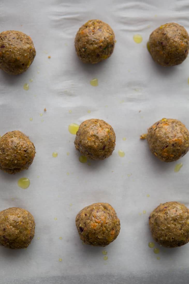 Lentil Meatballs | @naturallyella