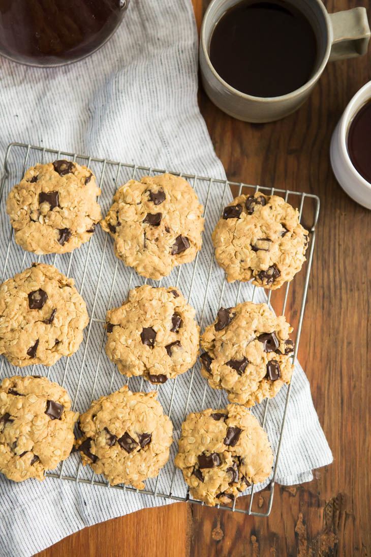 Peanut Butter Oatmeal Cookies with Chocolate Chips | http://naturallyella.com