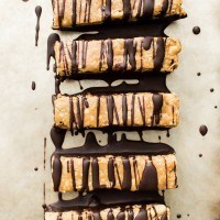 Peanut Butter Granola Bars with Chocolate | http://naturallyella.com