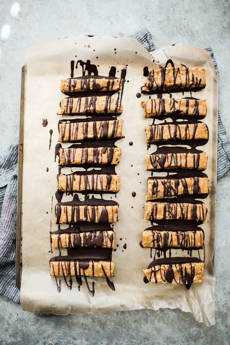 Chocolate Peanut butter Granola Bars | http://naturallyella.com
