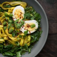 Noodles in Curry Broth with Spinach and Egg